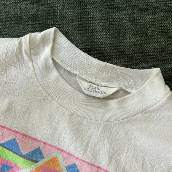 Vintage Tee with Geometric Pattern - Picture 3 of 4